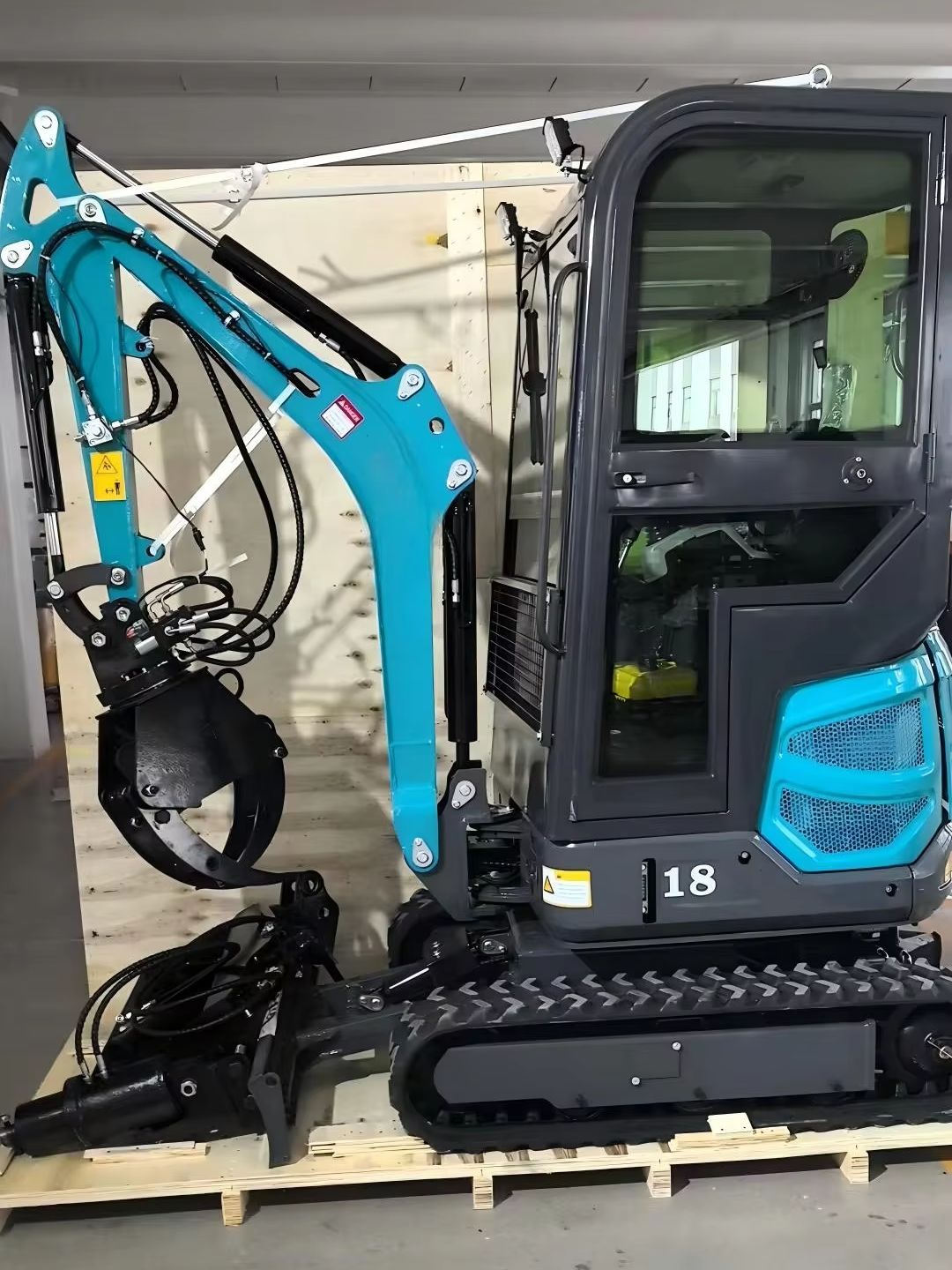 1.8 Ton Mini Excavator with At - Farming Pump For Agriculture 评论和价格