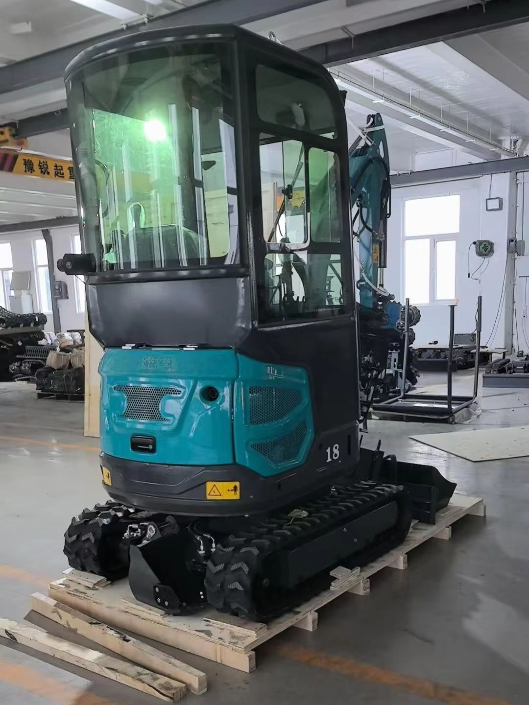 1.8 Ton Mini Excavator with At - Farming Pump For Agriculture 评论和价格